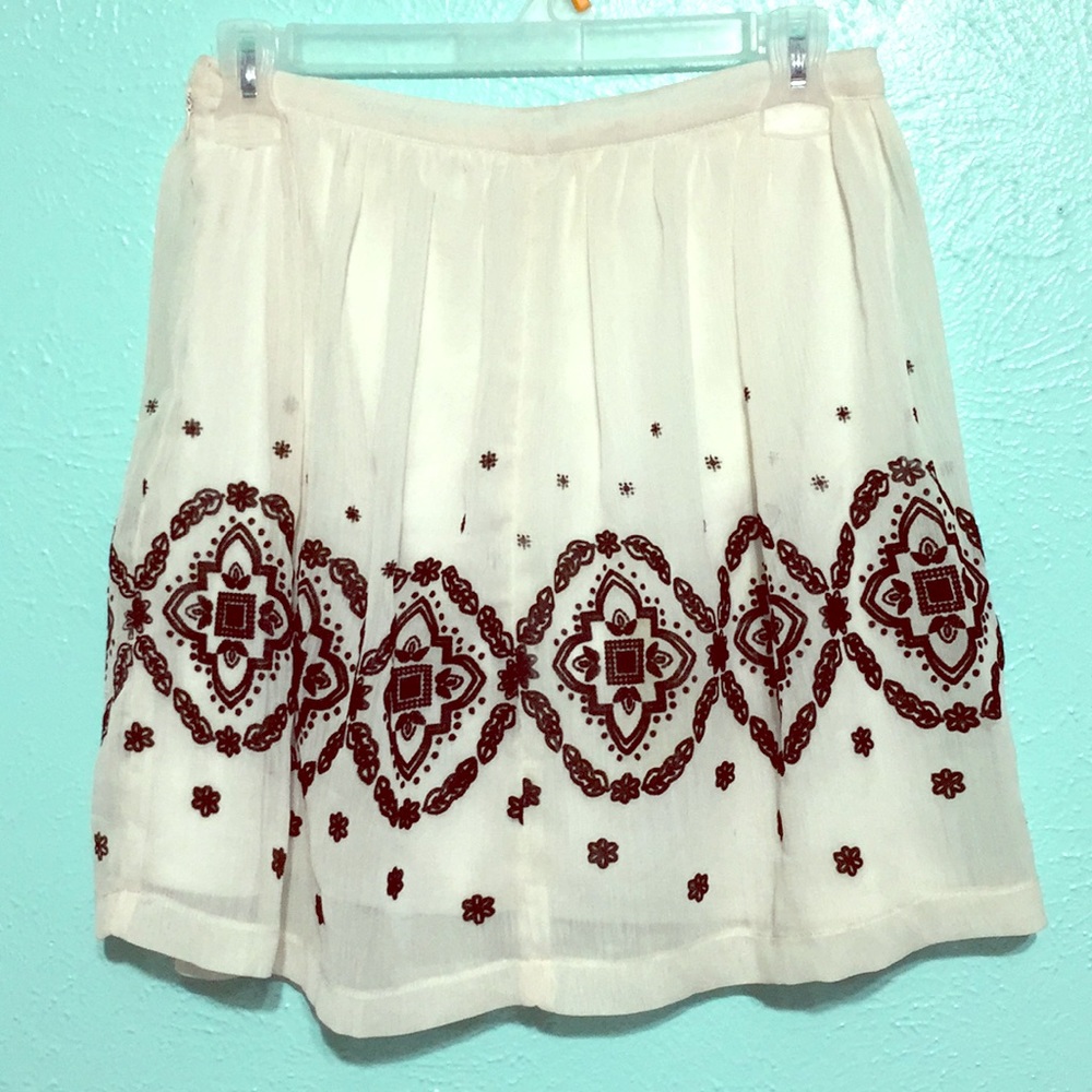 Am selling this black & white skirt